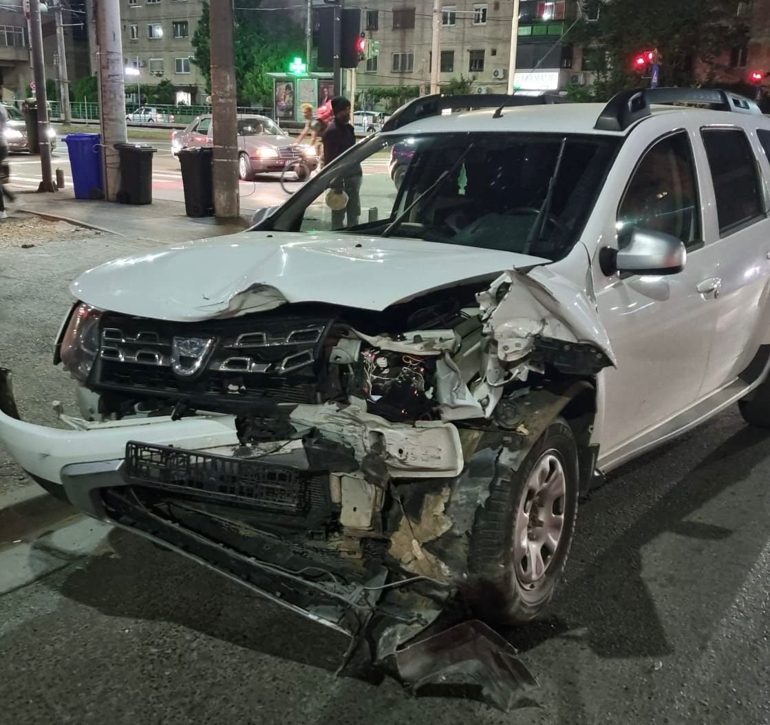Accident rutier cu două autoturisme pe Calea Aurel Vlaicu