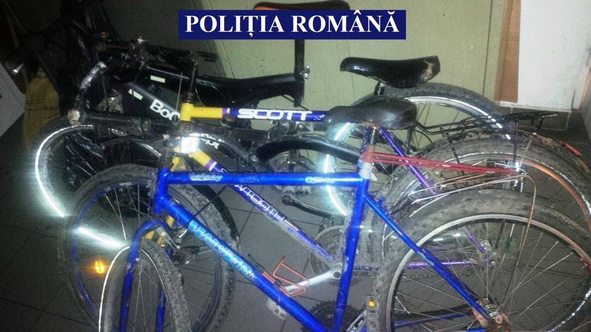 Biciclete furate din Vlaicu, recuperate de polițiști. Hoții sunt cercetați penal