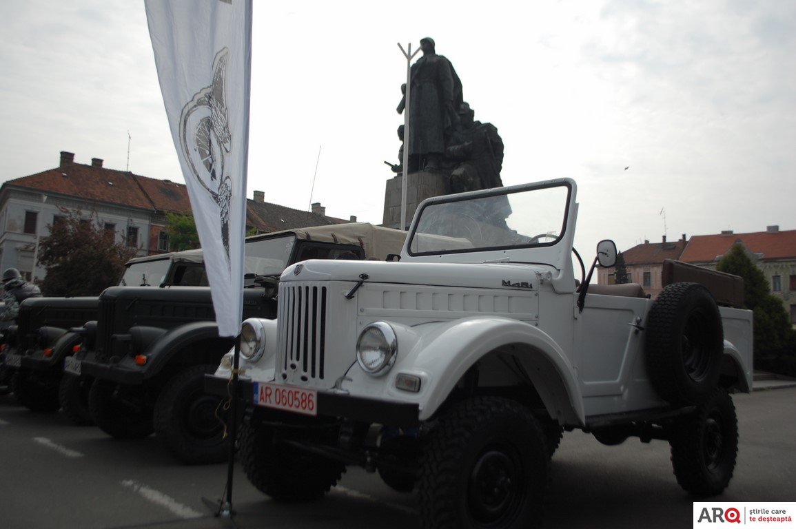 Mașinile istorice au defilat din nou prin centrul orașului Arad