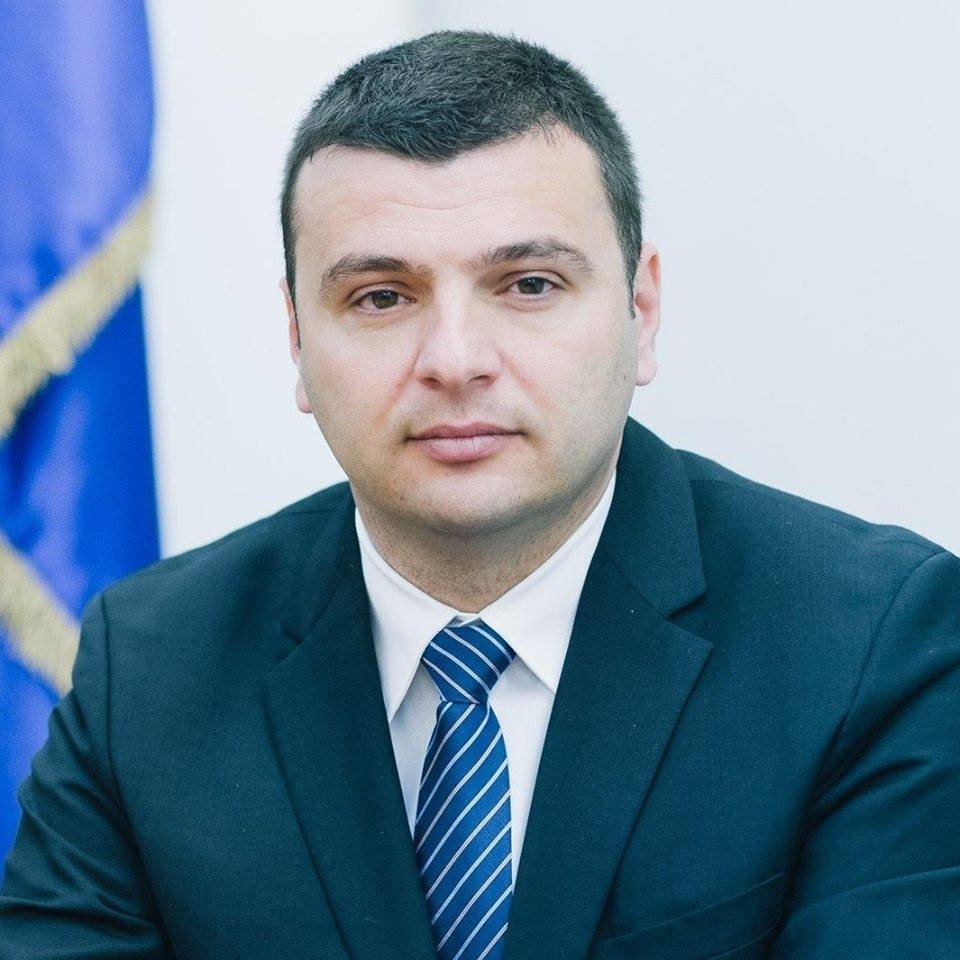 Sergiu Bîlcea, vicepreşedinte al Consiliului Judeţean: „Arădenii sunt interesaţi de proiecte, nu de atacuri la persoană”