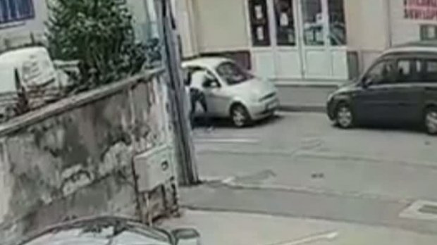 Hoţi filmaţi când sparg maşini, apel disperat VIDEO
