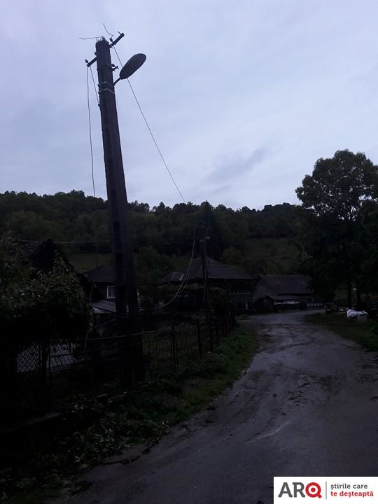 Problema electricității în județ departe de a fi rezolvată-locuitorii satelor disperați se plîng de Enel