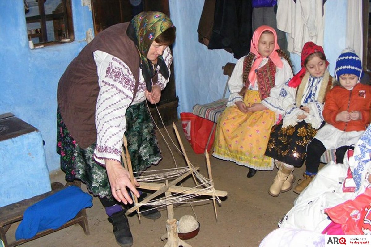 Tradiții și obiceiuri de iarnă - șezătoare la Roșia-Nouă (com.Petriș)