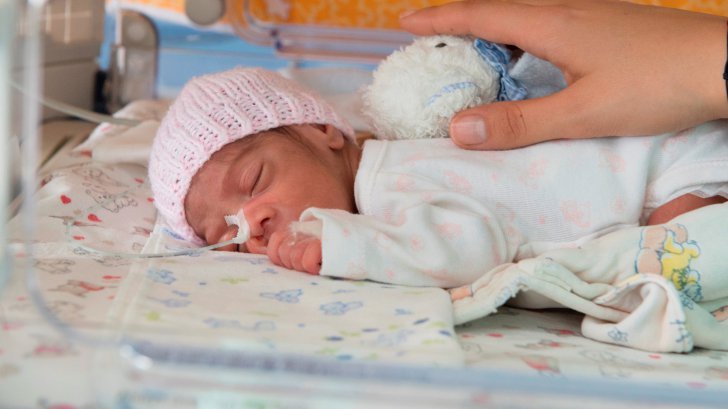 România: Un copil mai mic de 1 an moare la fiecare 6 ore. Un sistem medical pregătit îi poate salva