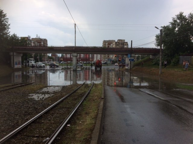 Furtuna a făcut ravagii în Arad. Viaductul inundat din cartierul Micalaca (FOTO)