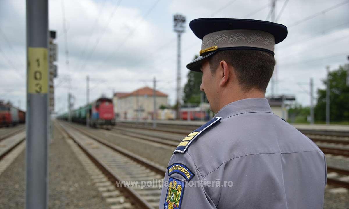 Cinci cetăţeni străini, opriţi din drumul ilegal spre Spaţiul Schengen la graniţa cu Ungaria