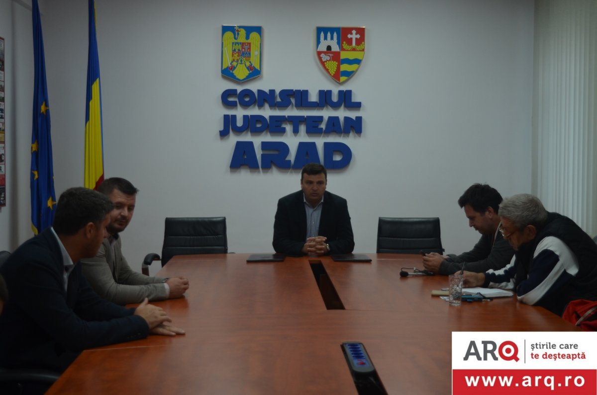 S-a semnat contractul pentru drumul județean Nădab – Zărand – Seleuș