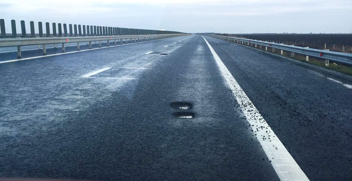 ATENȚIE, șoferi! Autostrada Nădlac-Pecica, care a înghițit 115 milioane de euro, e deja plină de gropi