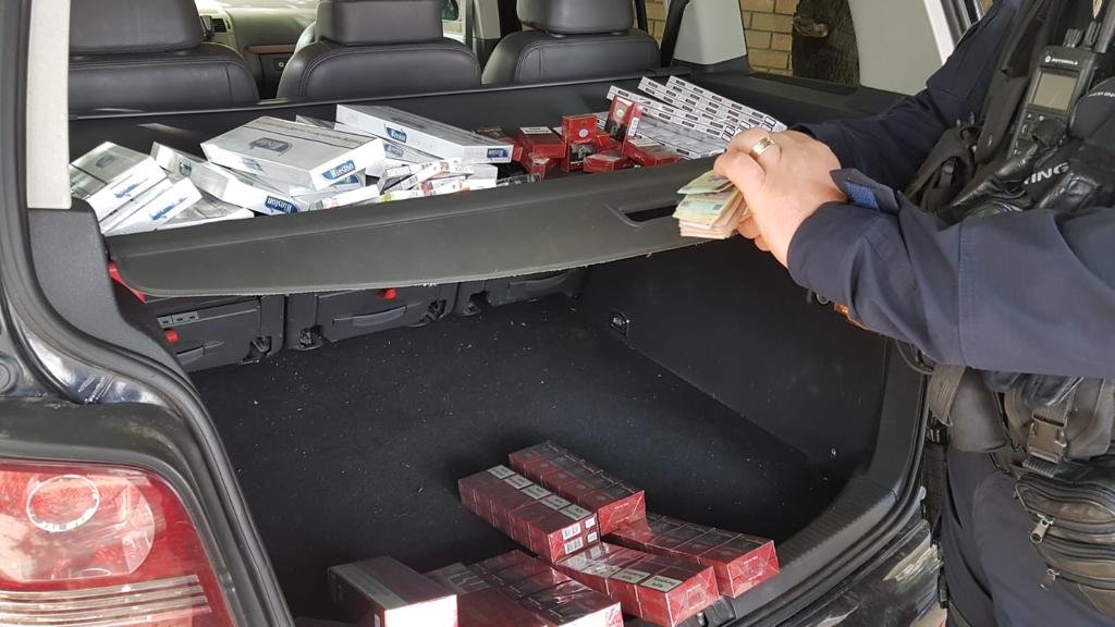 Jandarmii au confiscat 248 pachete cu țigări netimbrate și 1478 lei proveniți din activități comerciale ilicite