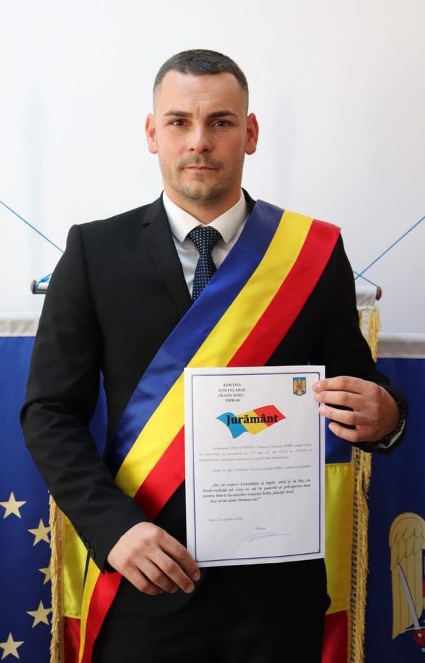 Noul primar al orașului Sebiș, Cristian Feieș, a depus astăzi jurământul
