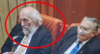 Senator AUR prins dormind în Parlament