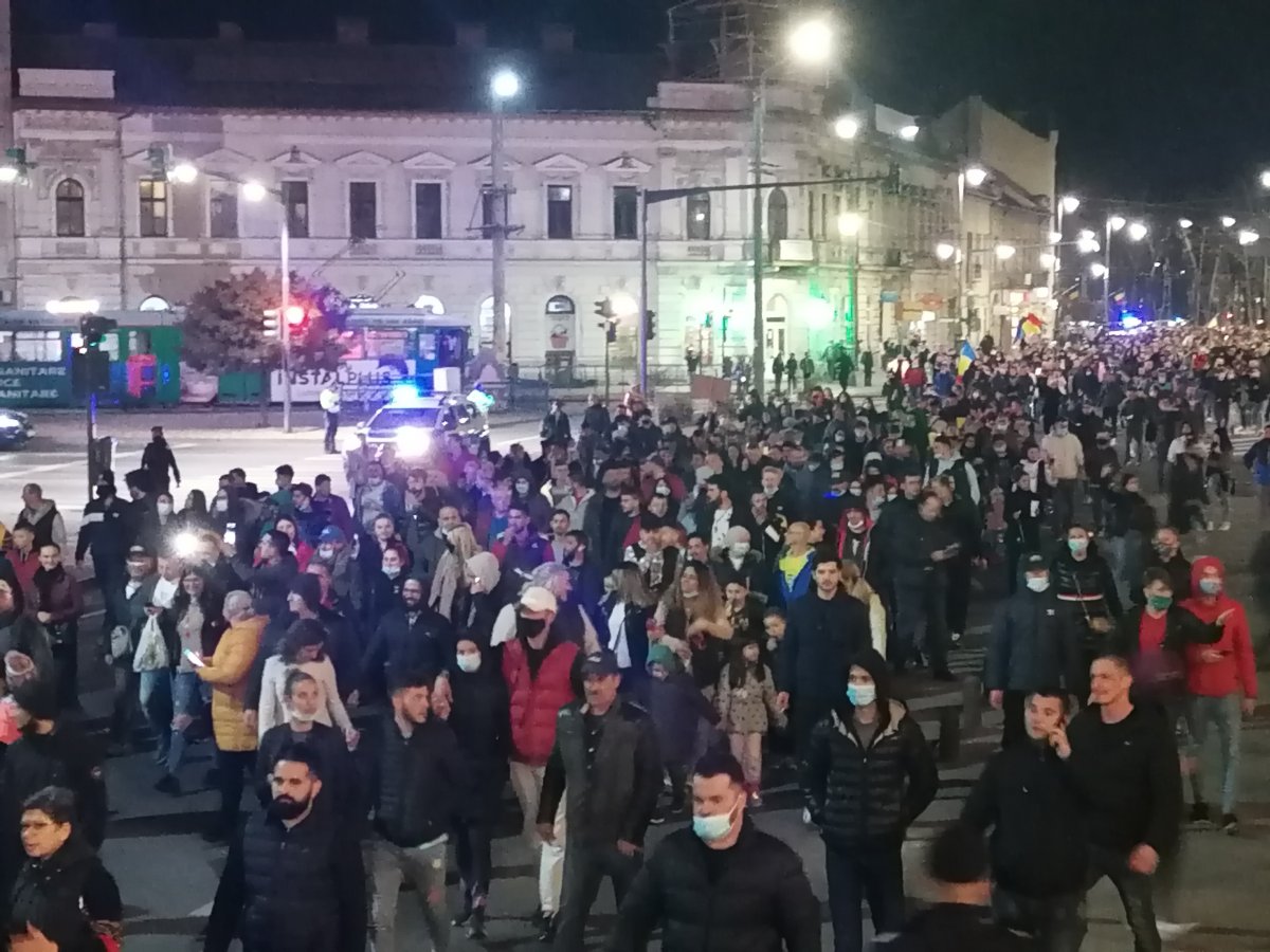 Protestele împotriva restricțiilor continuă la Arad
