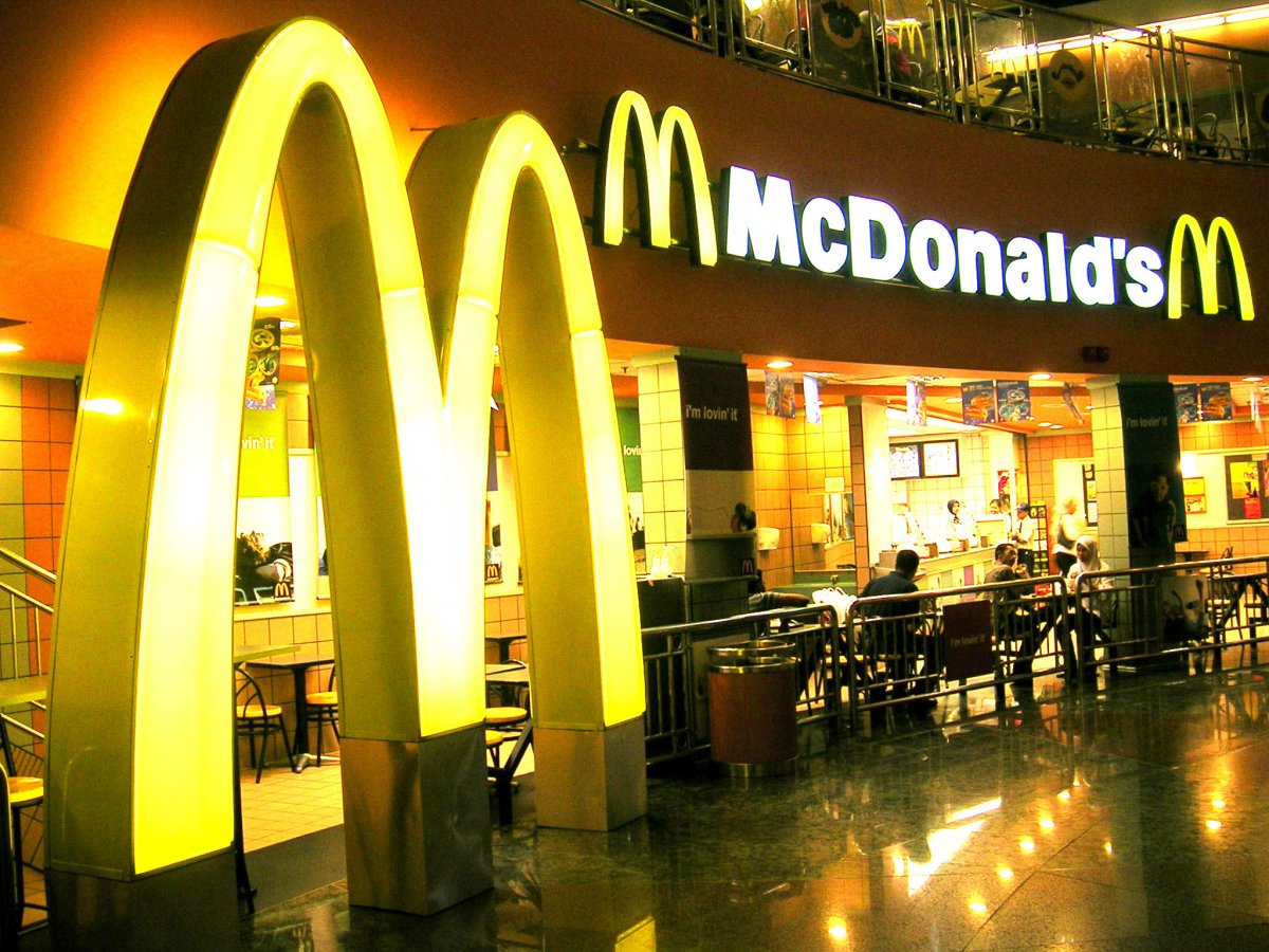 Mâncaţi salate la McDonald’s? Au mai multe calorii decât un hamburger
