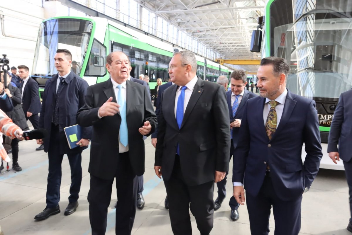 Premierul Ciucă în vizită la Astra Vagoane Călători (FOTO)