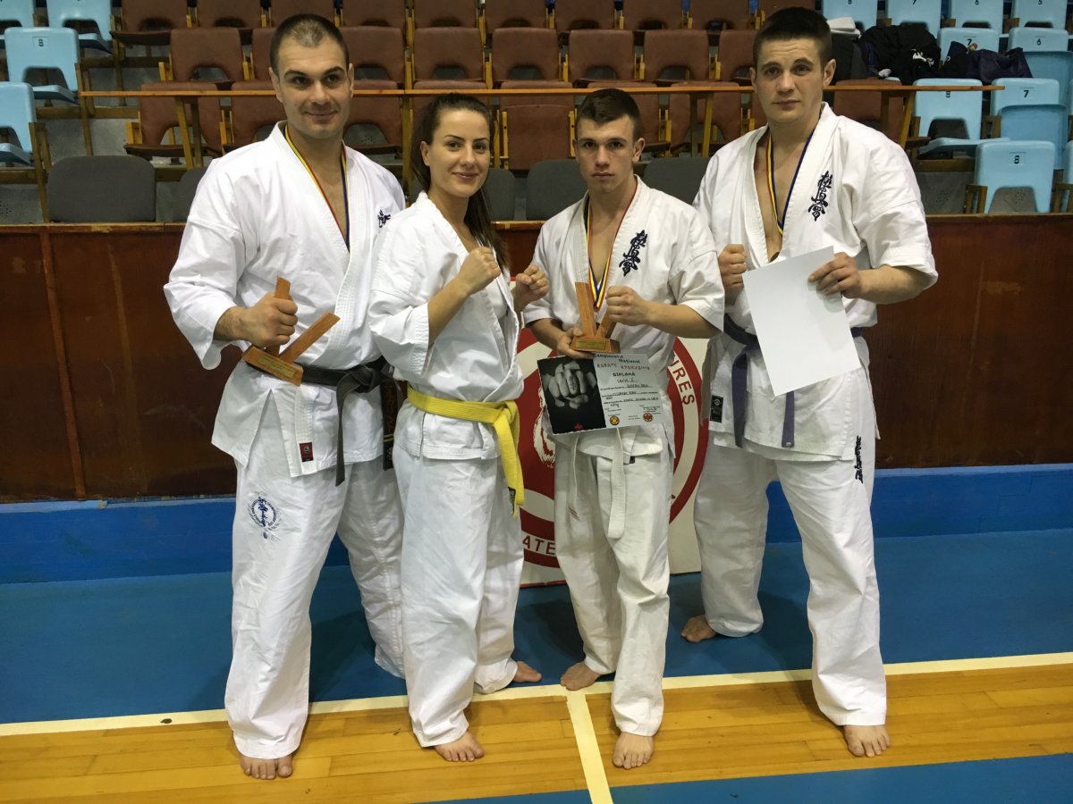 Medalii pentru karateka CS Combat Team Arad la CN de Kyokushin