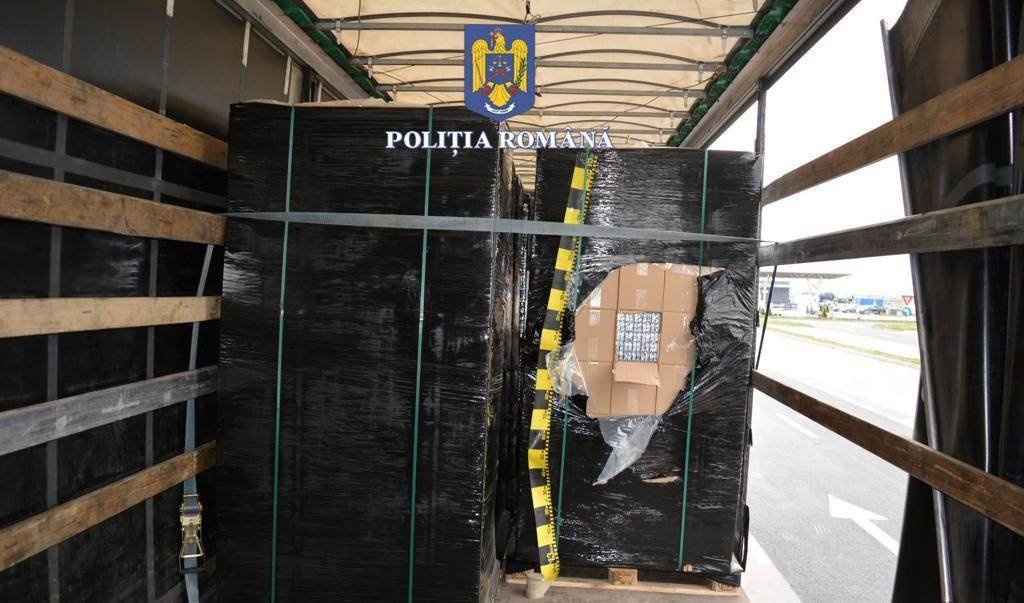 (FOTO) Țigări de 2.800.000 de lei, confiscate de polițiști