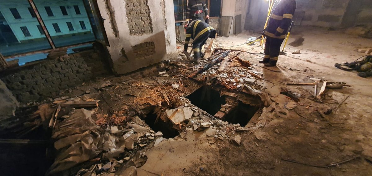 Incediu izbucnit în subsolul unei clădiri dezafectate din municipiul Arad, Calea Aurel Vlaicu - fosta clădire Indagrara