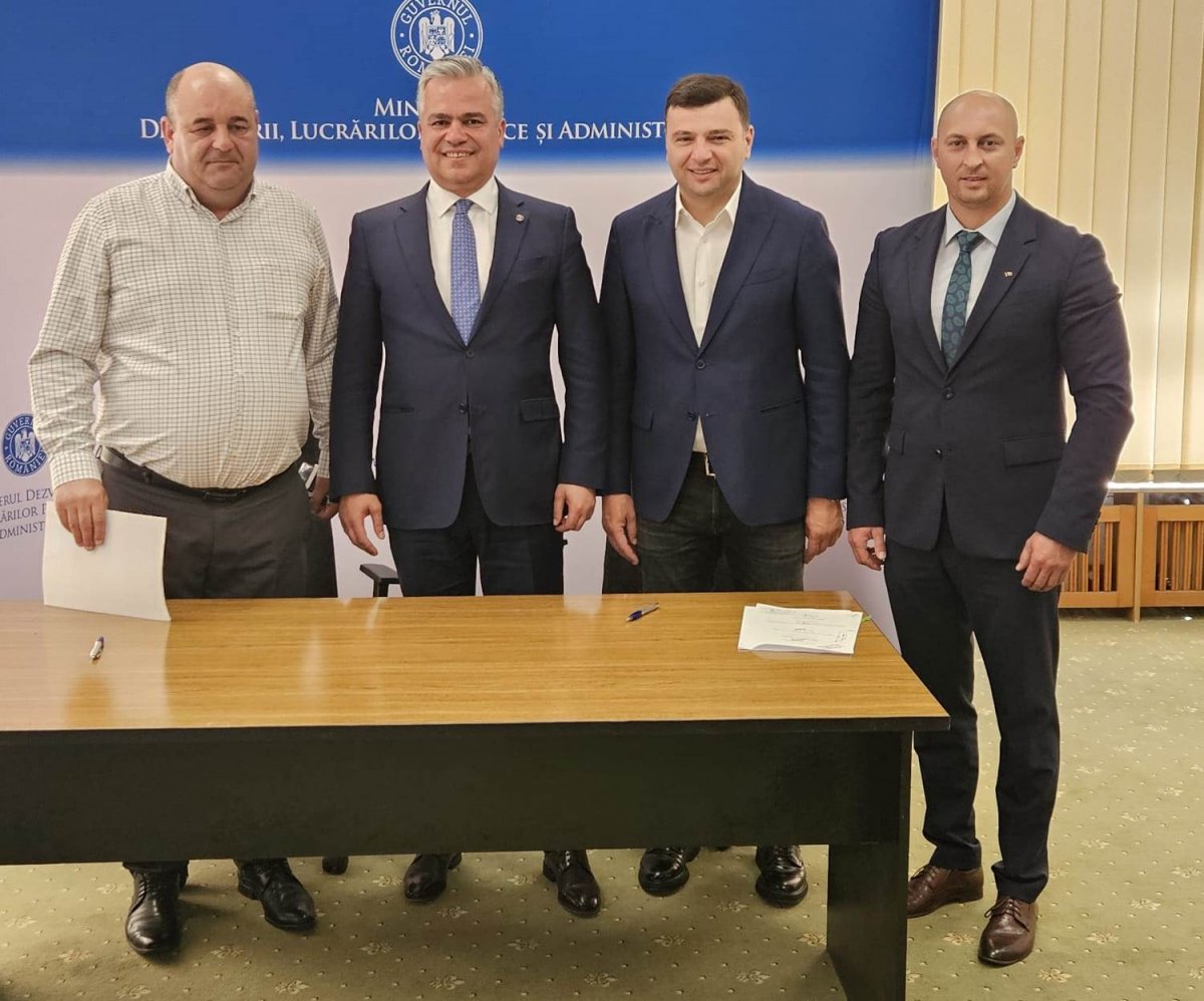 Macea și Zărand au semnat la București contracte în valoare de 34 de milioane de lei (FOTO)