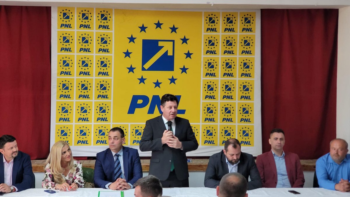 Primarul Nicușor Vesa va continua proiectele începute la Brazii (FOTO)