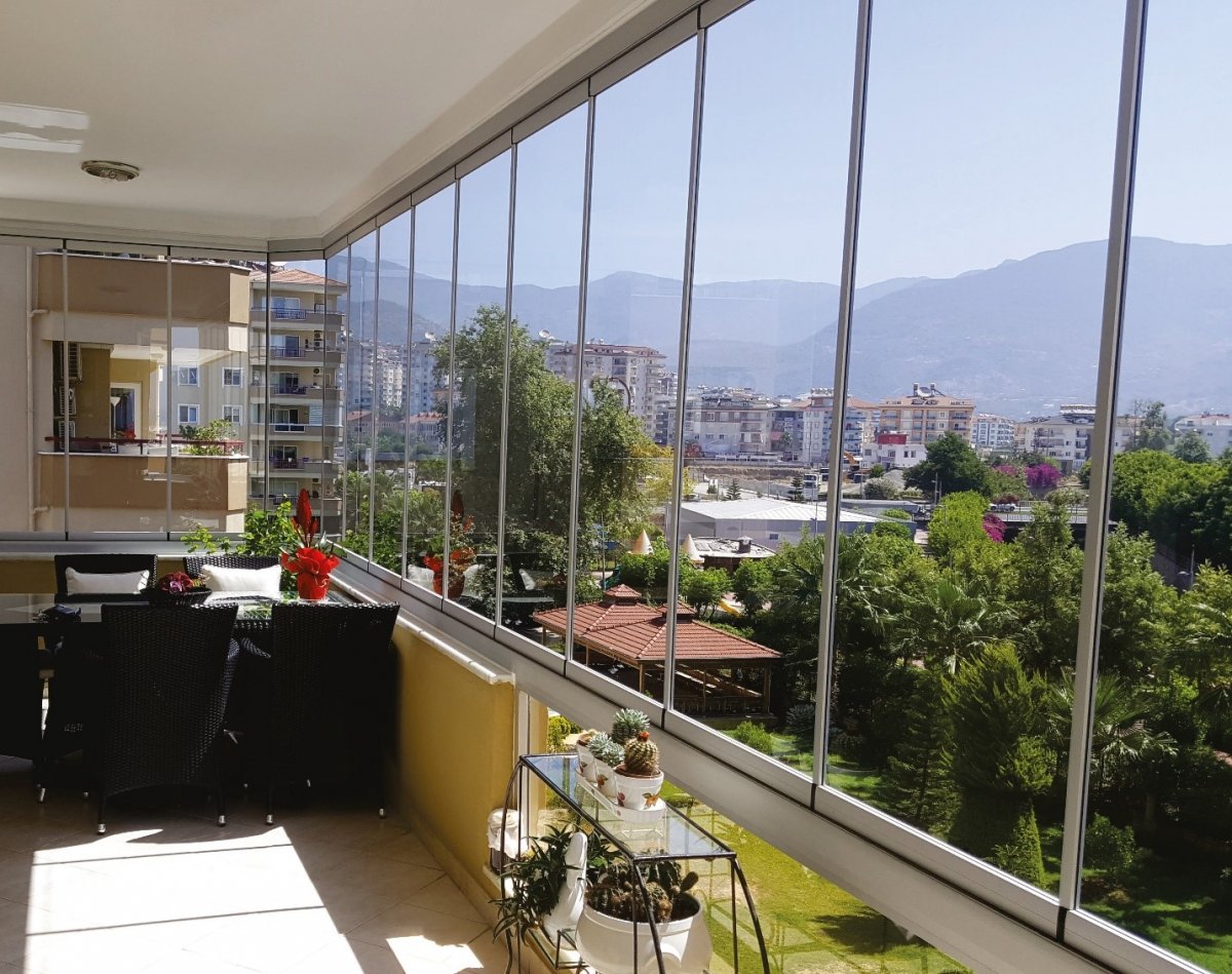 Transformarea balconului într-un spațiu confortabil și versatil: Idei și soluții de închidere