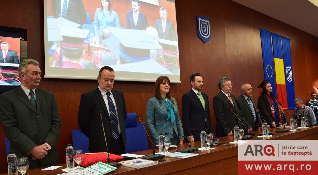  Universitatea „Aurel Vlaicu”  Arad îşi sărbătoreşte absolvenţii