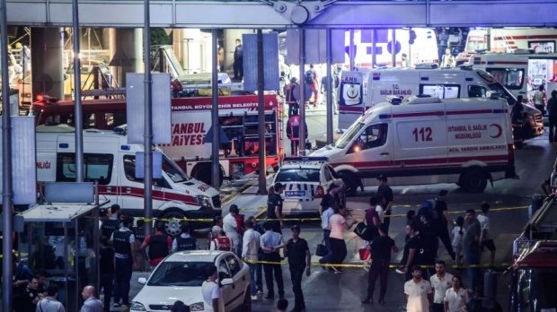Un român a fost rănit în atentatul terorist de la Aeroportul din Istanbul