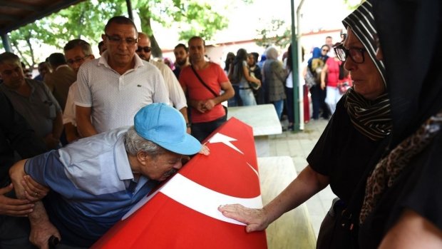 ATENTAT TERORIST în TURCIA: Bilanţul victimelor continuă să crească. Ankara a decretat doliu naţional