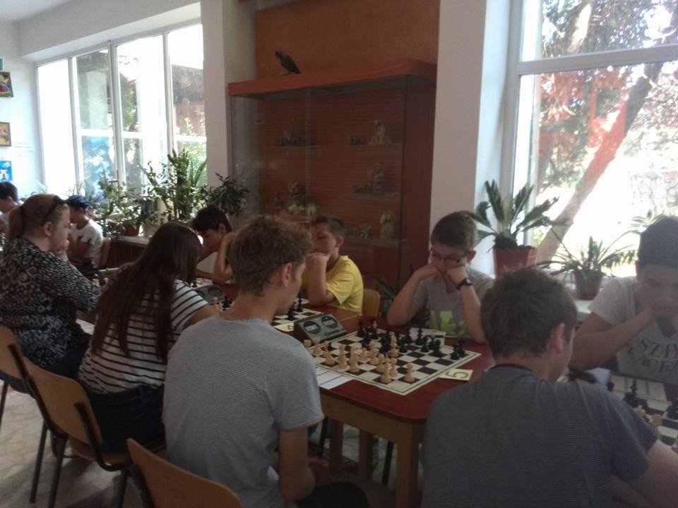 Doua turnee de șah - cucerite de Palatul Copiilor Arad