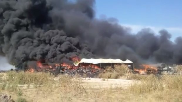Incendiu puternic în Constanţa: Un depozit cu vopsele a luat foc VIDEO