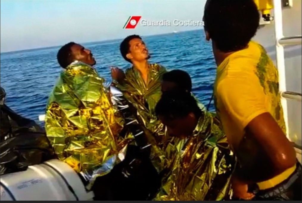 O nouă TRAGEDIE în Marea Mediterană: o ambarcaţiune cu peste 500 de imigranţi s-a scufundat