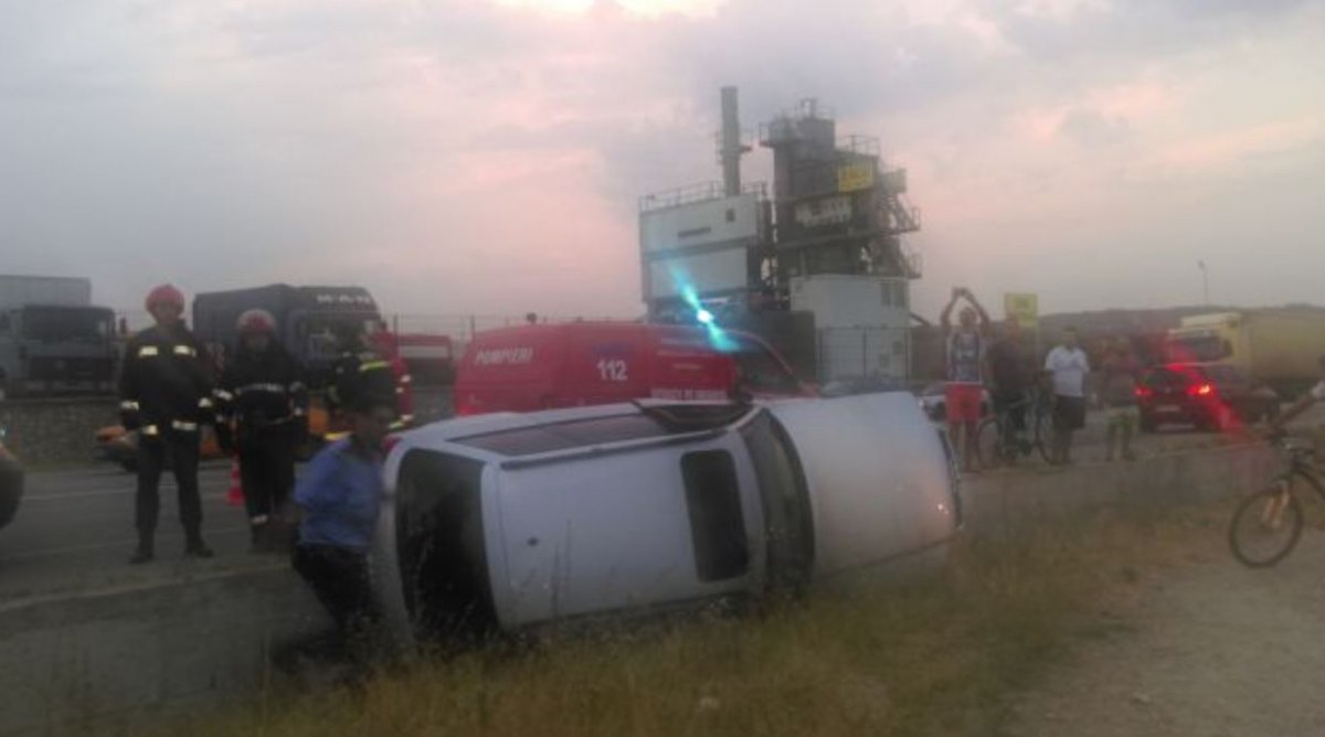 O familie din Arad, implicată într-un accident provocat de o șoferiță începătoare