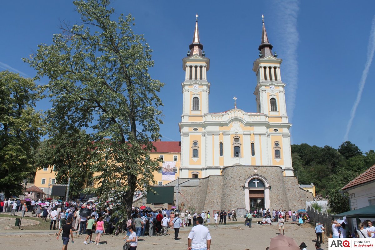 Zeci de mii de pelerini sunt aşteptaţi la mănăstirile din Arad, de Sfânta Maria