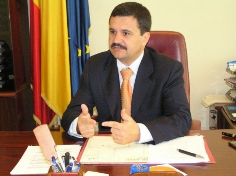 Aflat în arest la domiciliu, Nicolae Ioţcu rămâne suspendat din funcţia de preşedinte al CJA