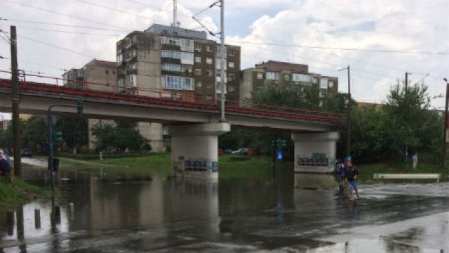 Ipoteză ŞOC! Canalizarea iese în zona pasajului de pe Voinicilor şi din pricina racordării celei din Vladimirescu