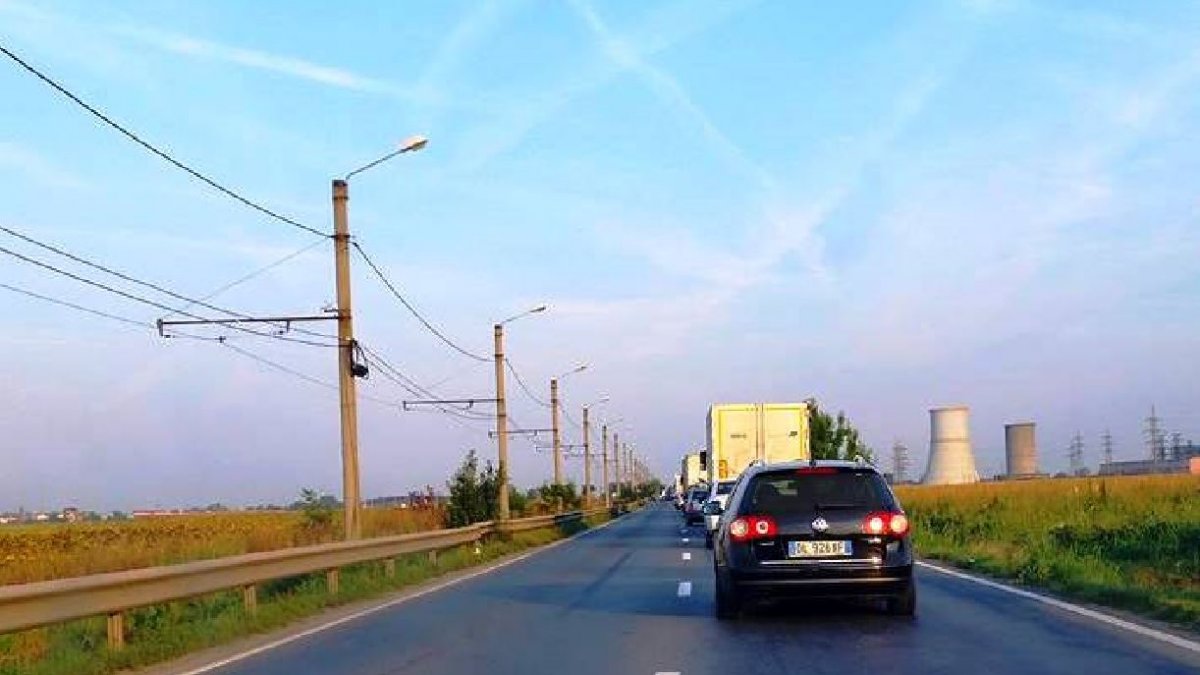 COȘMAR PE DN7. Mii de mașini sufocă Valea Mureșului în drumul spre graniță