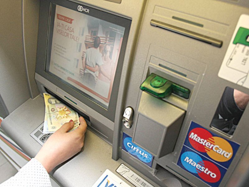 Ce se întâmplă dacă introduci codul PIN al cardului bancar INVERS în BANCOMAT