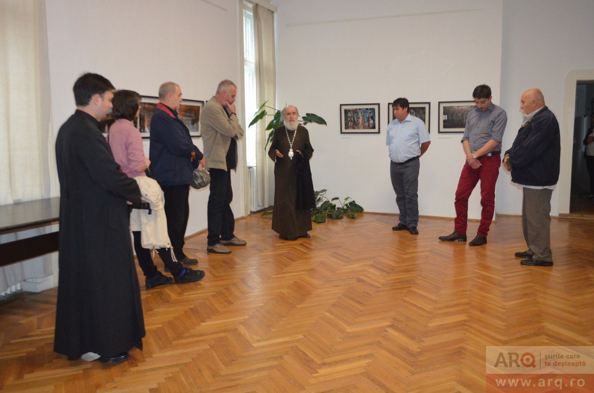 Bisericile Muzeului Țăranului  Expoziție de fotografie la Muzeul de Artă Arad