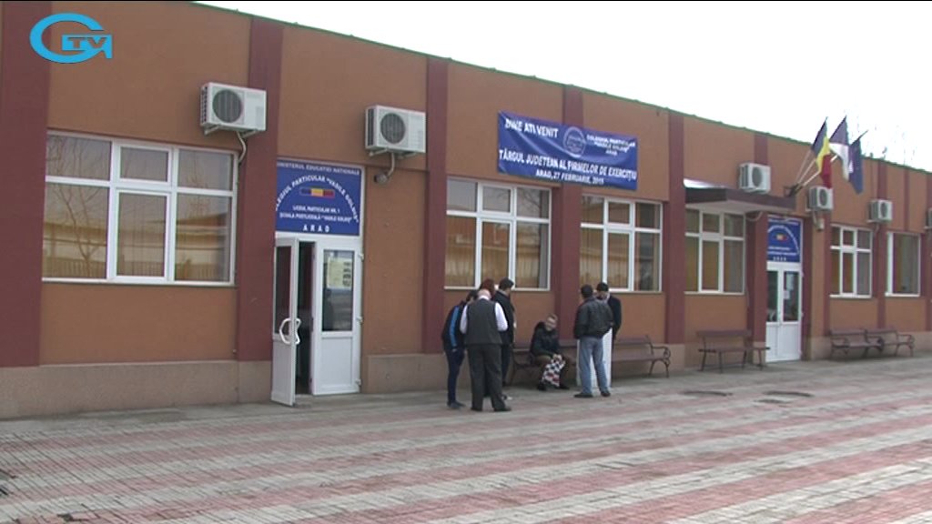 Un  liceu din Arad oferă școlarizare gratuită, masă și cazare pentru zece copii refugiați