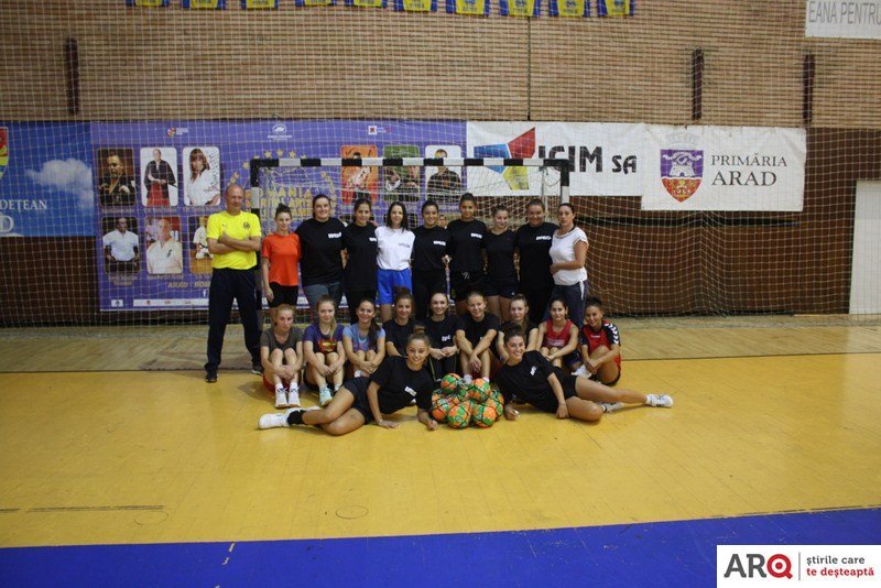 Handbalul feminin arădean revine în competițiile oficiale. 