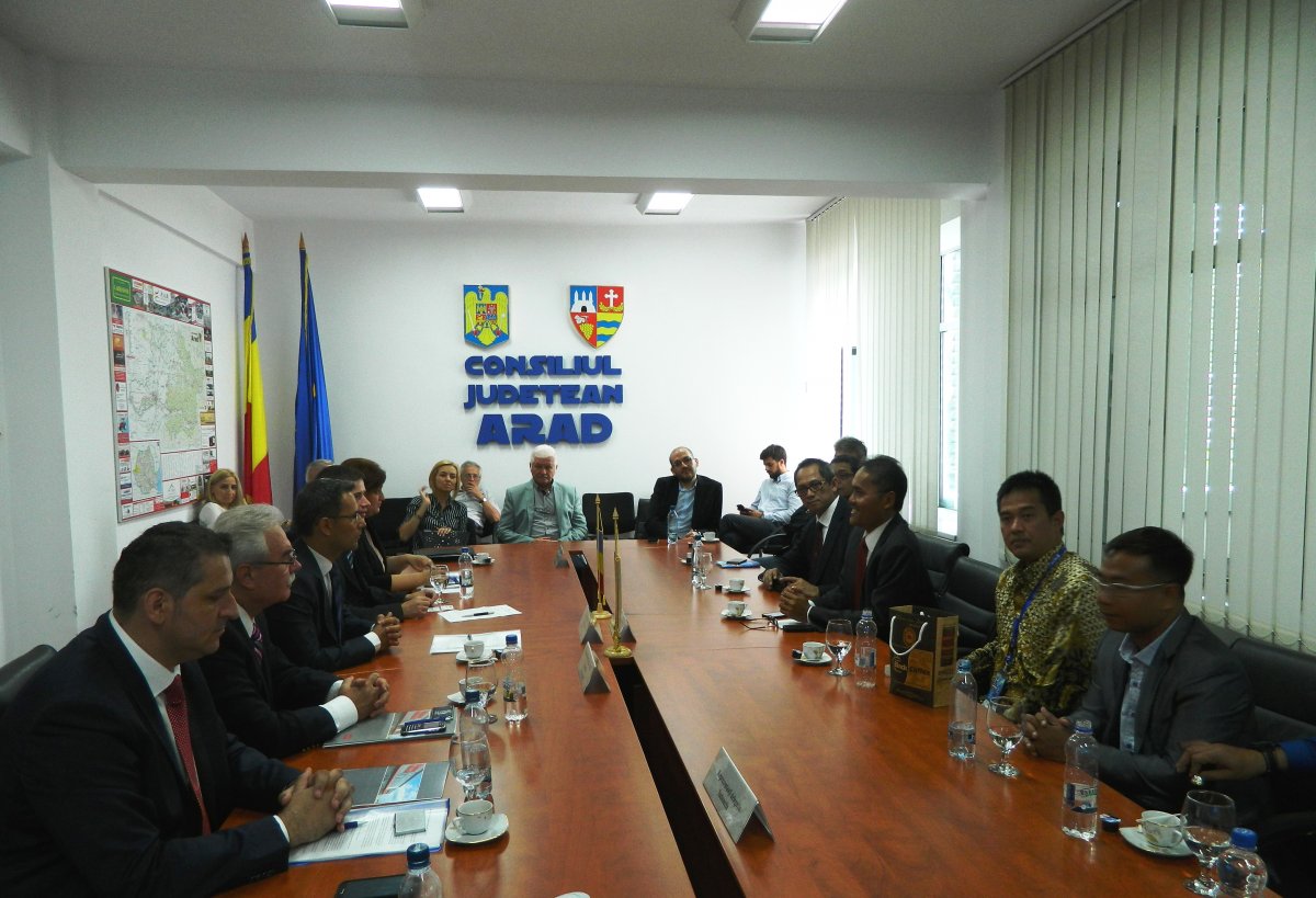 Oameni de afaceri din Indonezia, în vizită în Arad 