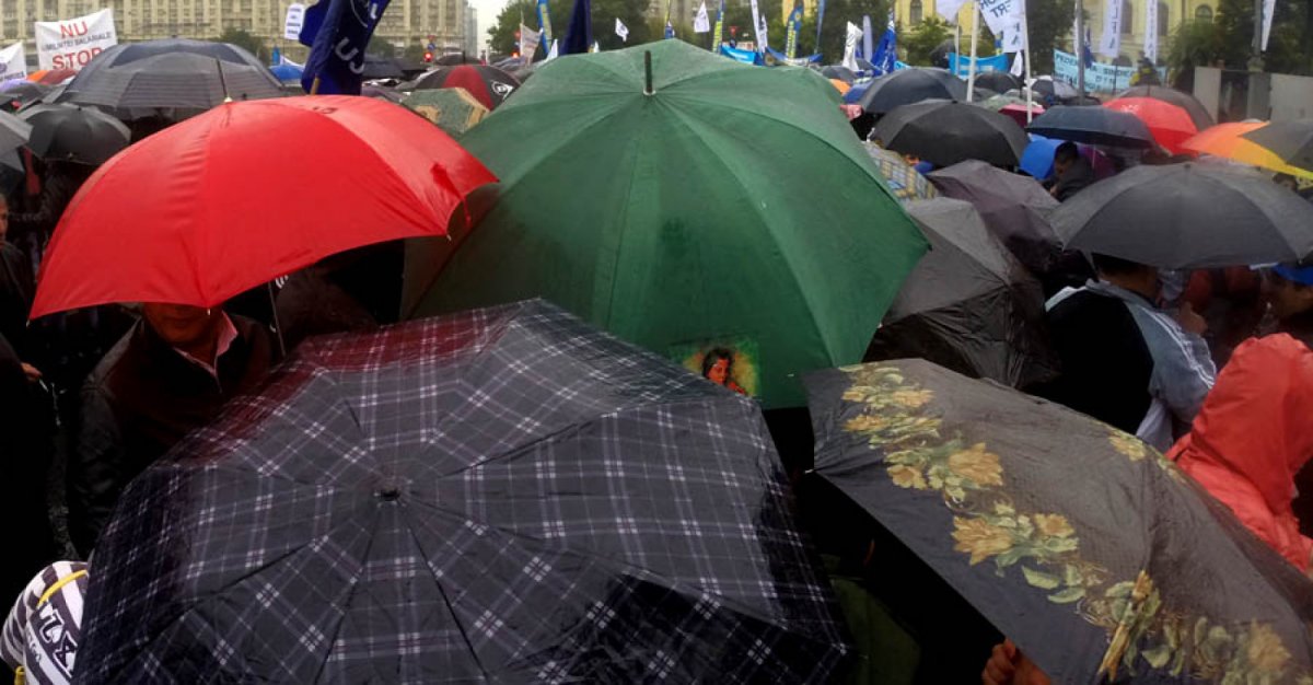 ATENŢIONARE METEO: Ploi torenţiale, vijelii şi grindină. Vezi zonele vizate