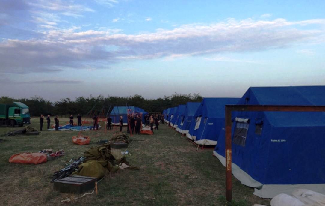 VIDEO | Uite cum arată prima tabără de refugiaţi din România, la 50 km de Arad