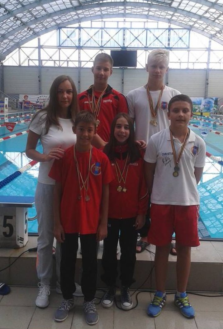 11 medalii pentru înotătorii CSM Arad la Cupa Digi 2015