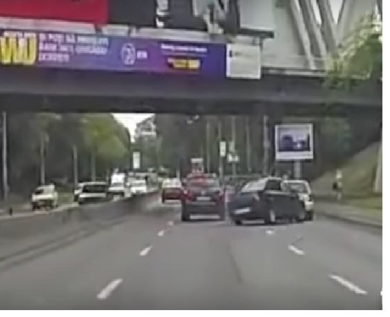 Accident șocant. Un SUV dă intenționat peste un Logan (VIDEO)