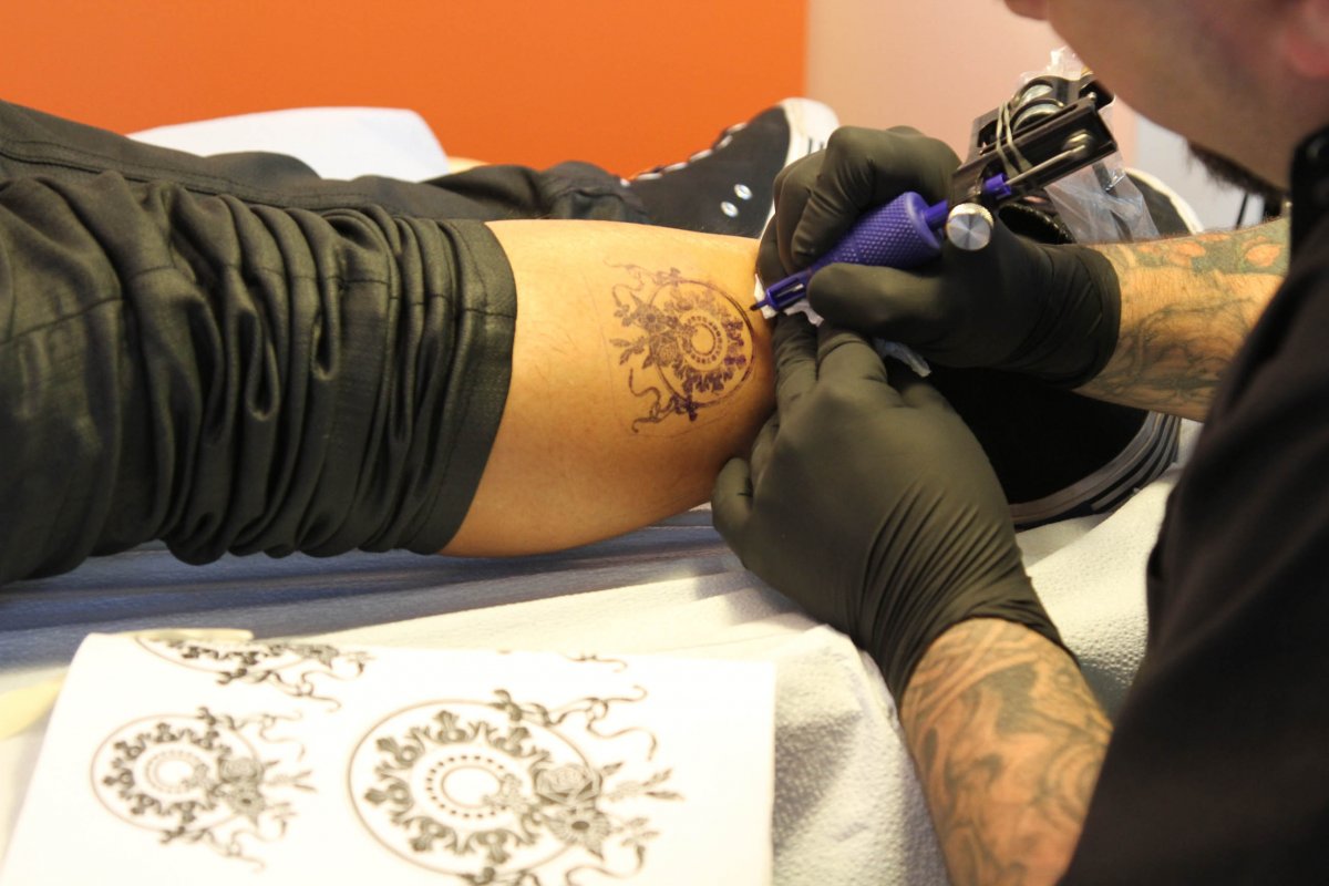 Ce și-a tatuat un român pe spate: