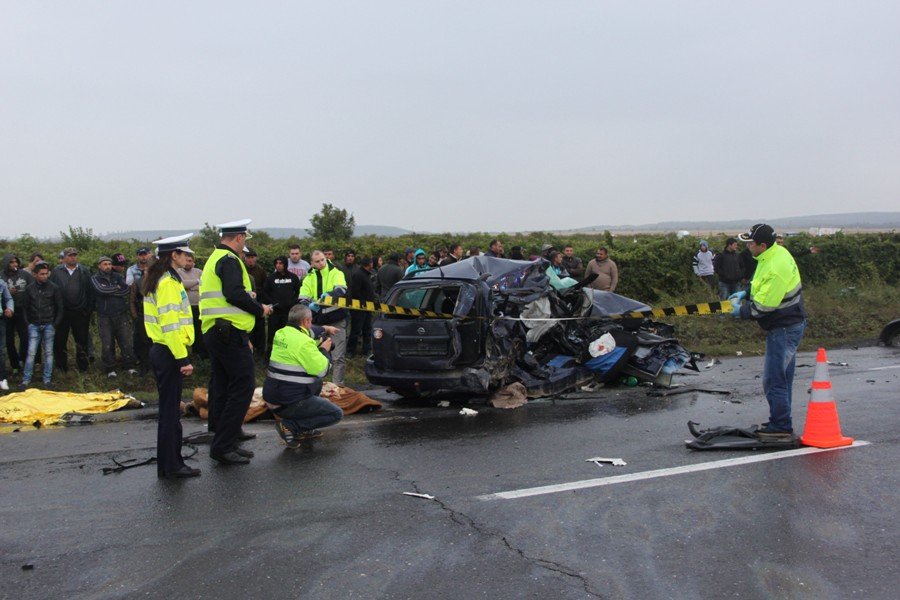 Accident înfiorător cu patru morţi şi patru răniţi (FOTO)