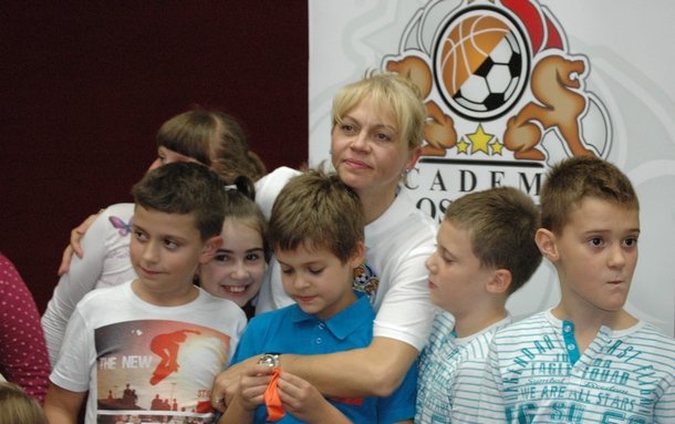 Baschetul devine o prioritate la Academia Ladislau Brosovszky. „Ne propunem să ridicăm cât mai multe jucătoare sau jucători din Arad”