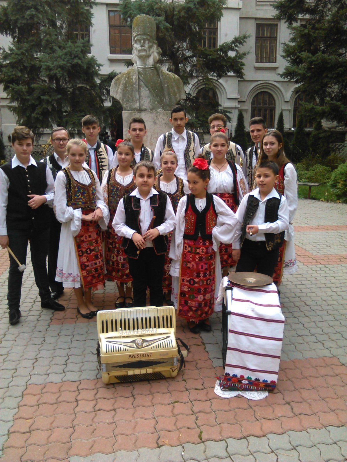 În Bănie, un succes de răsunet al folcorului școlar arădean