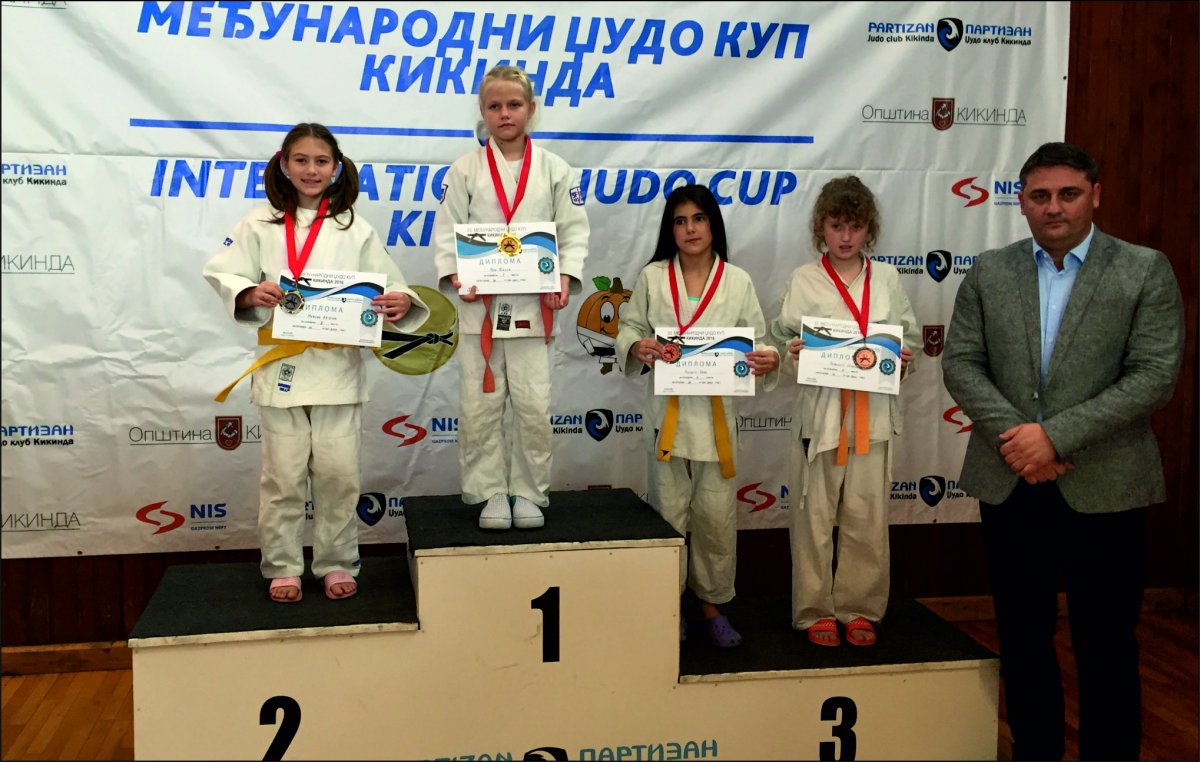 Judoka CSM Arad, medaliaţi în Serbia