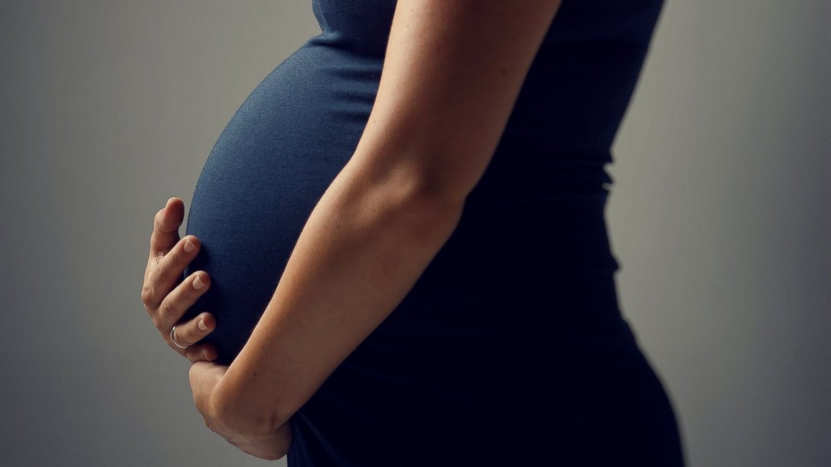 O femeie a rămas însărcinată de două ori, la diferență de 10 zile